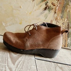 Dansko Chukka Style Platform Ankle Boot in Metallic Brown Suede